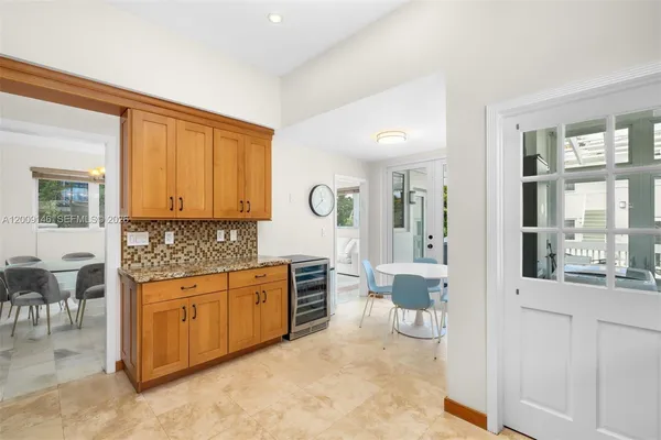 $15,000 | 4340 Pine Tree Drive, Miami Beach, FL 33140