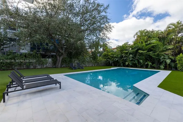 $15,000 | 4340 Pine Tree Drive, Miami Beach, FL 33140