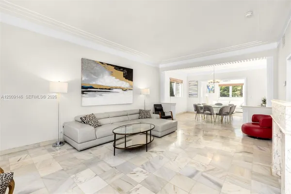$15,000 | 4340 Pine Tree Drive, Miami Beach, FL 33140
