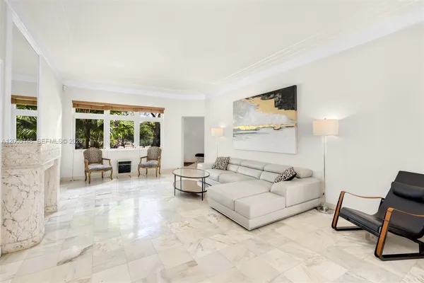 $15,000 | 4340 Pine Tree Drive, Miami Beach, FL 33140