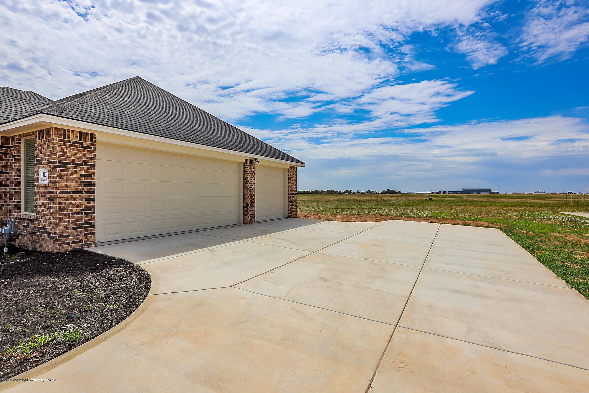 13437 Silverpointe Road Amarillo, TX 79124 - Photo 3 of 42 Garage & Driveway