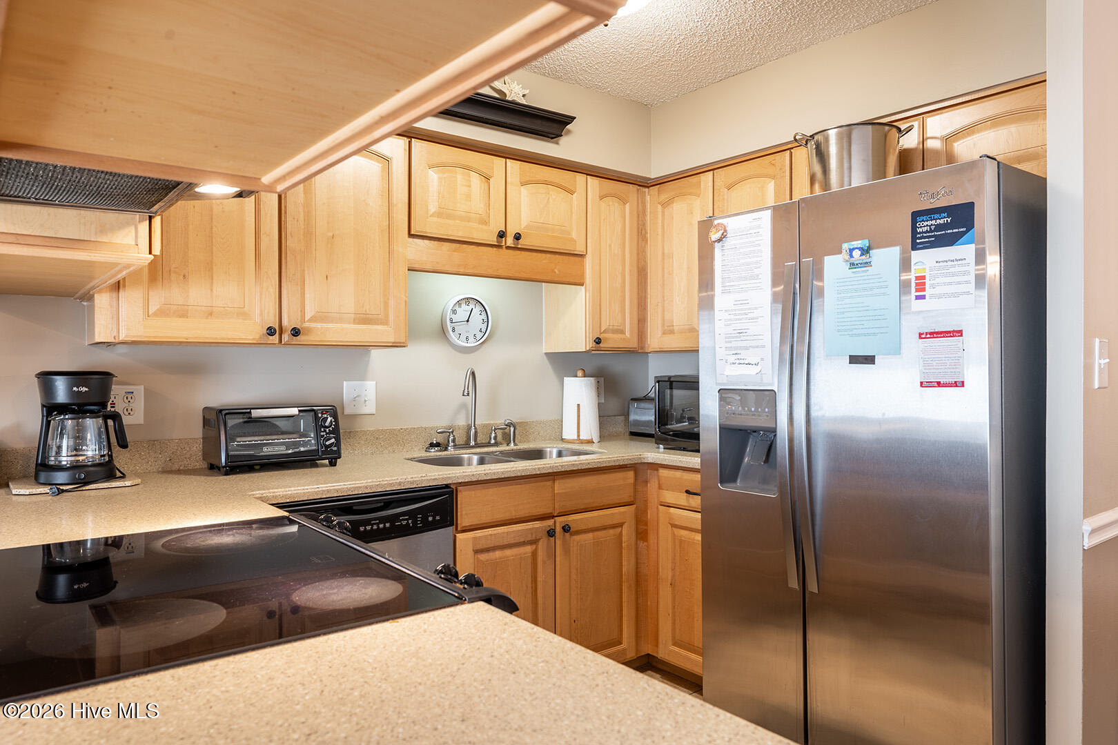 9201 Coast Guard Road, Unit B204 Emerald Isle, NC 28594 - Photo 10 of 29 Cozy & well-equipped kitchen