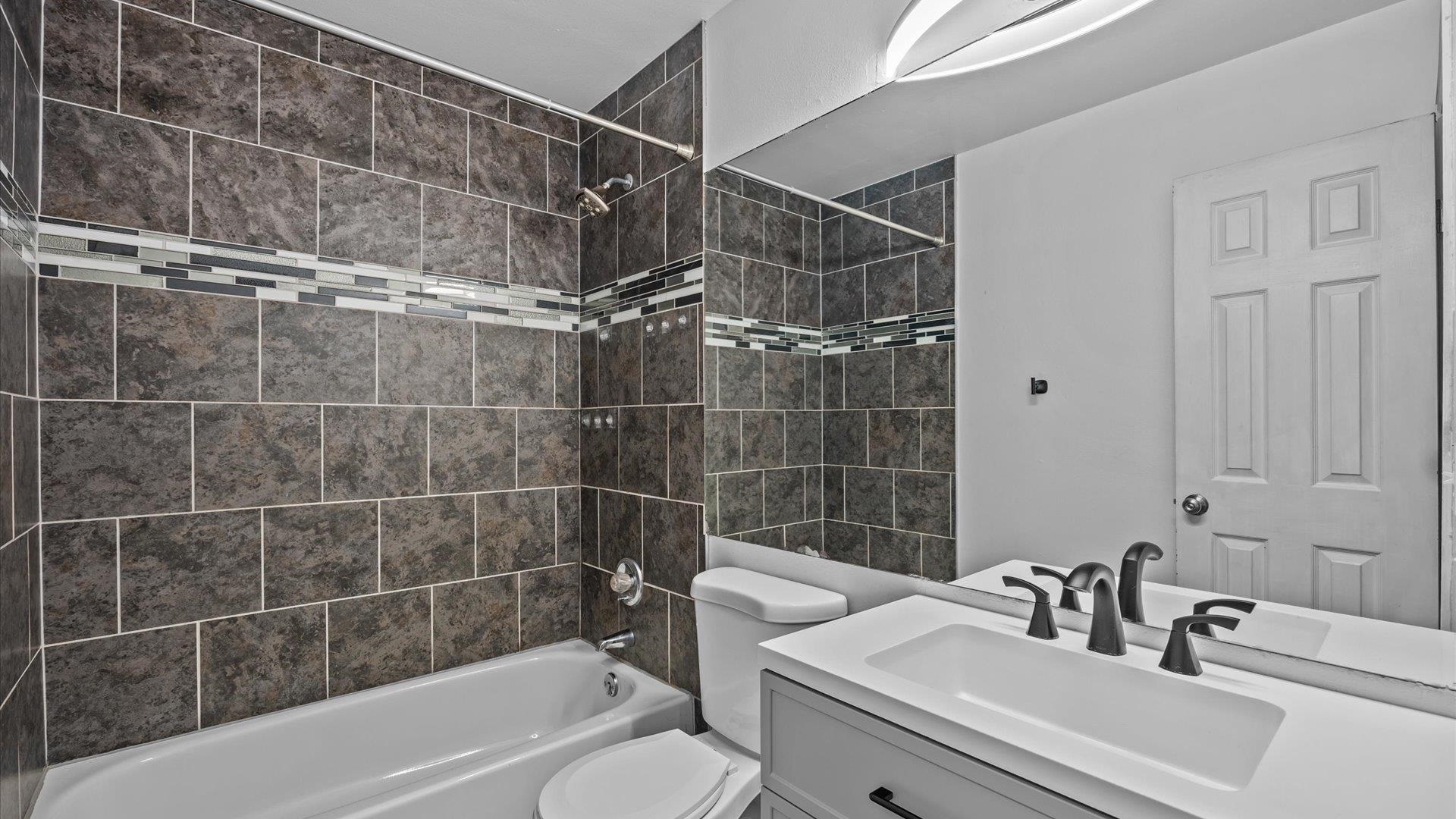 386 Ridge Cir Drive Grand Junction, CO 81507 - Photo 29 of 33 a bathroom with a sink mirror toilet and bathtub