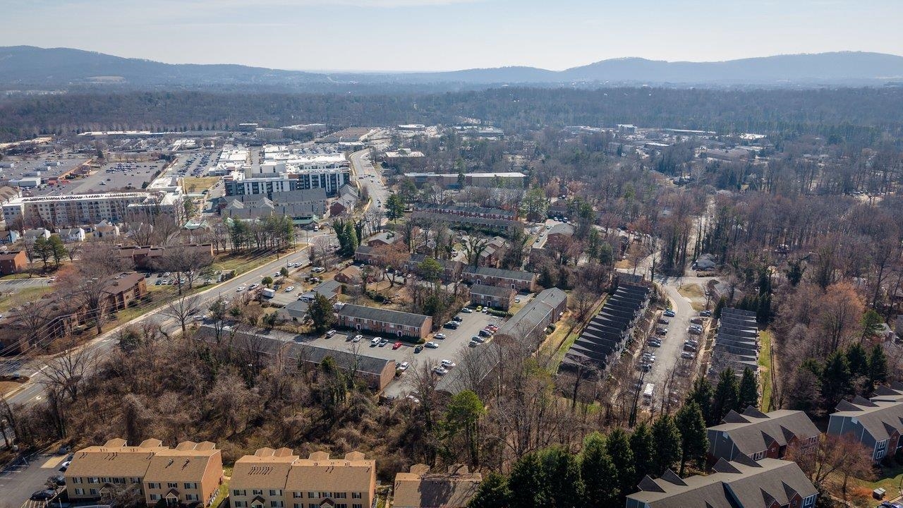 2527 Hydraulic Road, Unit 26 Charlottesville, VA 22901 - Photo 38 of 56