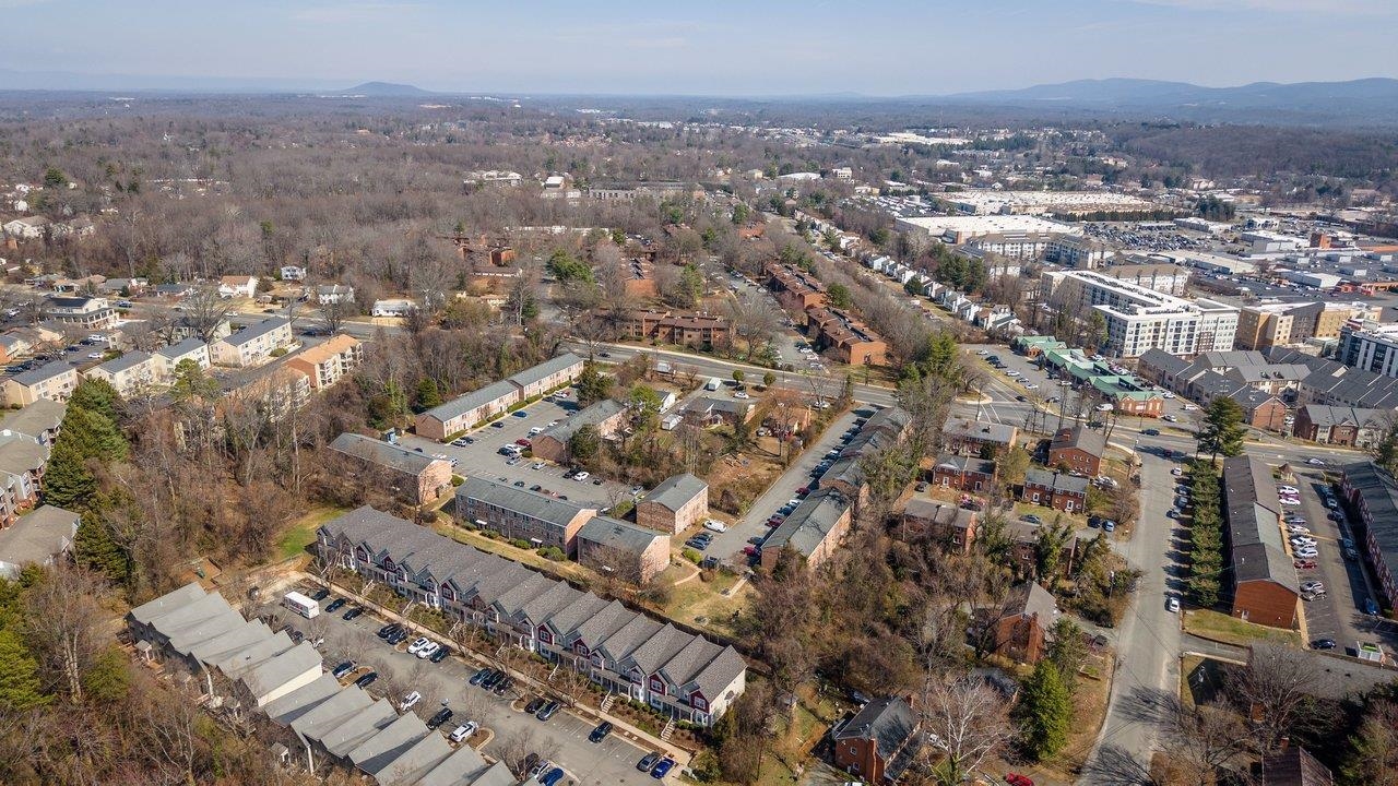 2527 Hydraulic Road, Unit 26 Charlottesville, VA 22901 - Photo 42 of 56 an aerial view of multiple house