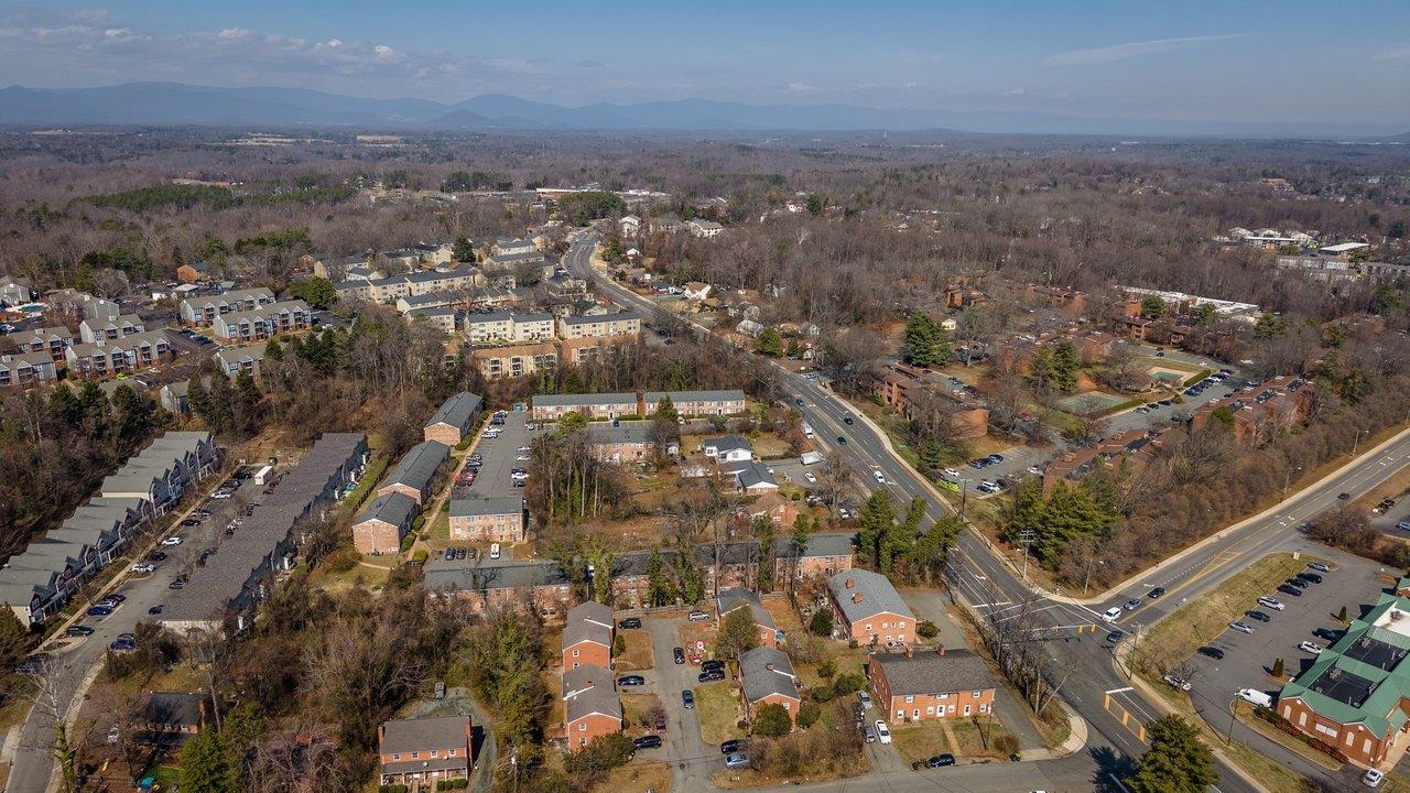 2527 Hydraulic Road, Unit 26 Charlottesville, VA 22901 - Photo 44 of 56 an aerial view of multiple house