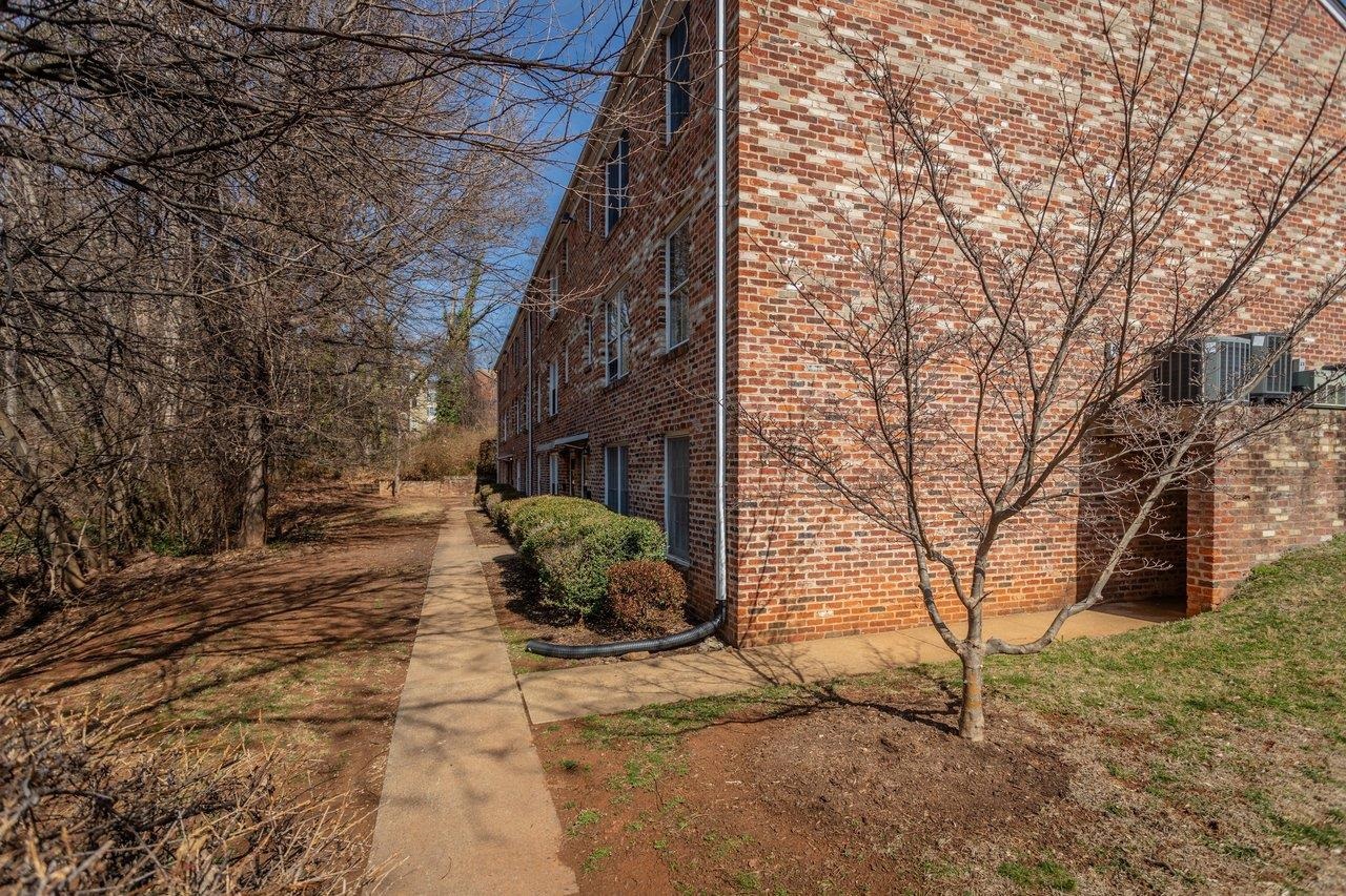 2527 Hydraulic Road, Unit 26 Charlottesville, VA 22901 - Photo 52 of 56 a pathway of a house