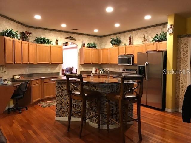 5948 Winchester Isle Road Orlando, FL 32829 - Photo 5 of 23 a kitchen with a table and chairs in it