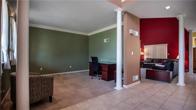 a view of livingroom with furniture