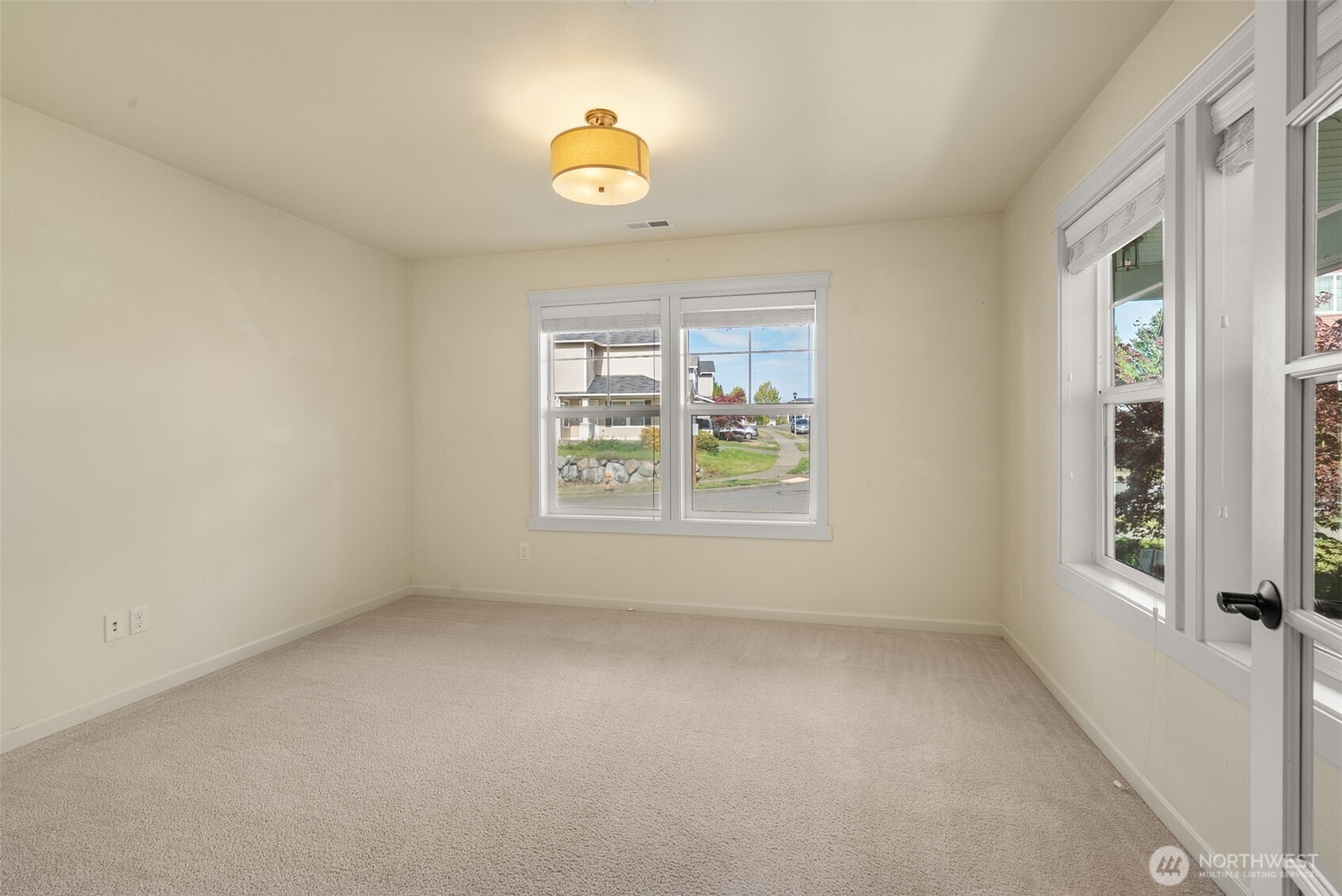 1305 Foreman Road DuPont, WA 98327 - Photo 6 of 36