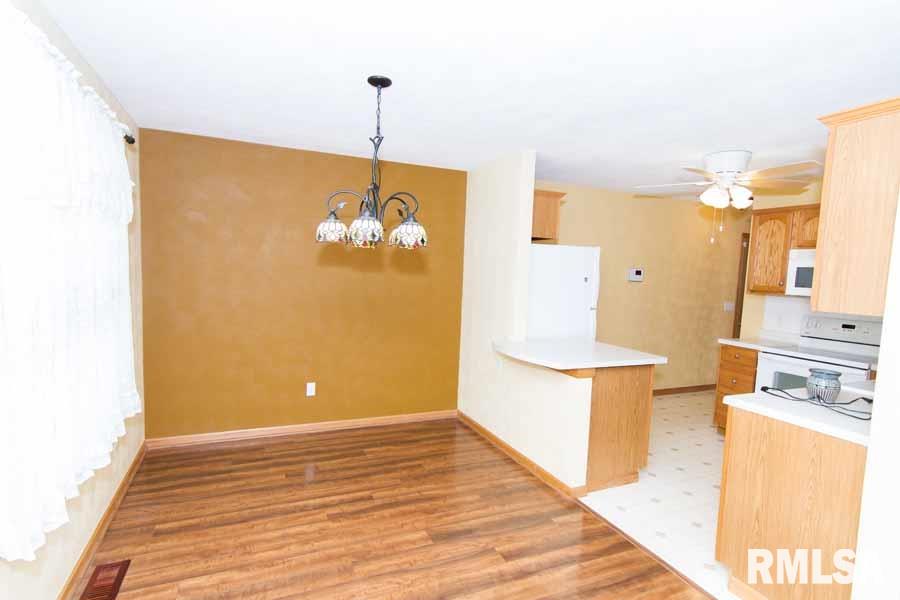 127 Easy Street Washington, IL 61571 - Photo 12 of 36 Gallery Image 12