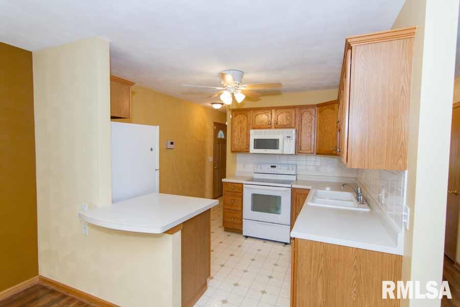 127 Easy Street Washington, IL 61571 - Photo 13 of 36 Gallery Image 13