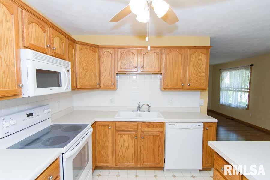 127 Easy Street Washington, IL 61571 - Photo 14 of 36 Gallery Image 14