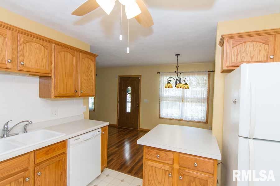 127 Easy Street Washington, IL 61571 - Photo 15 of 36 Gallery Image 15