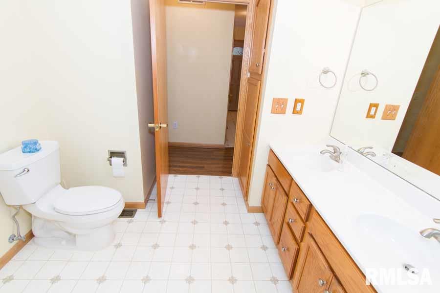 127 Easy Street Washington, IL 61571 - Photo 21 of 36 Gallery Image 21