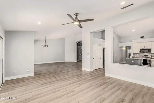 $2,500 | 6410 West Buckskin Trail, Phoenix, AZ 85083