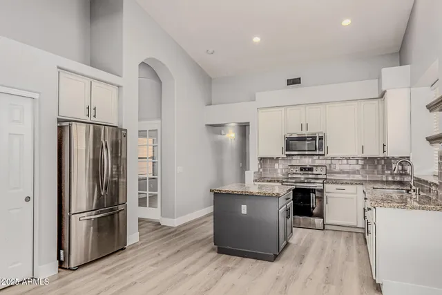 $2,500 | 6410 West Buckskin Trail, Phoenix, AZ 85083