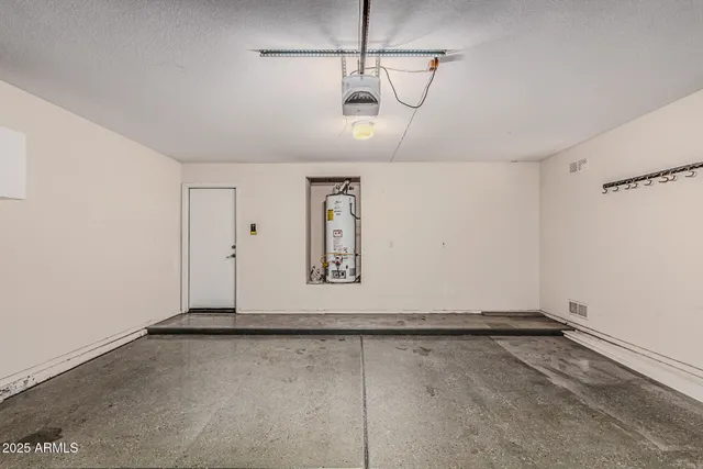 $2,500 | 6410 West Buckskin Trail, Phoenix, AZ 85083