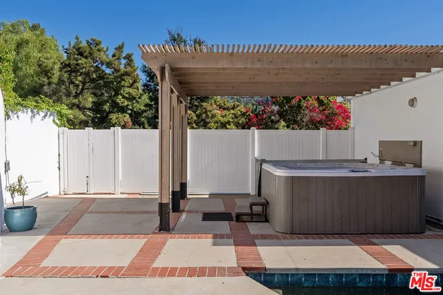 a view of outdoor space