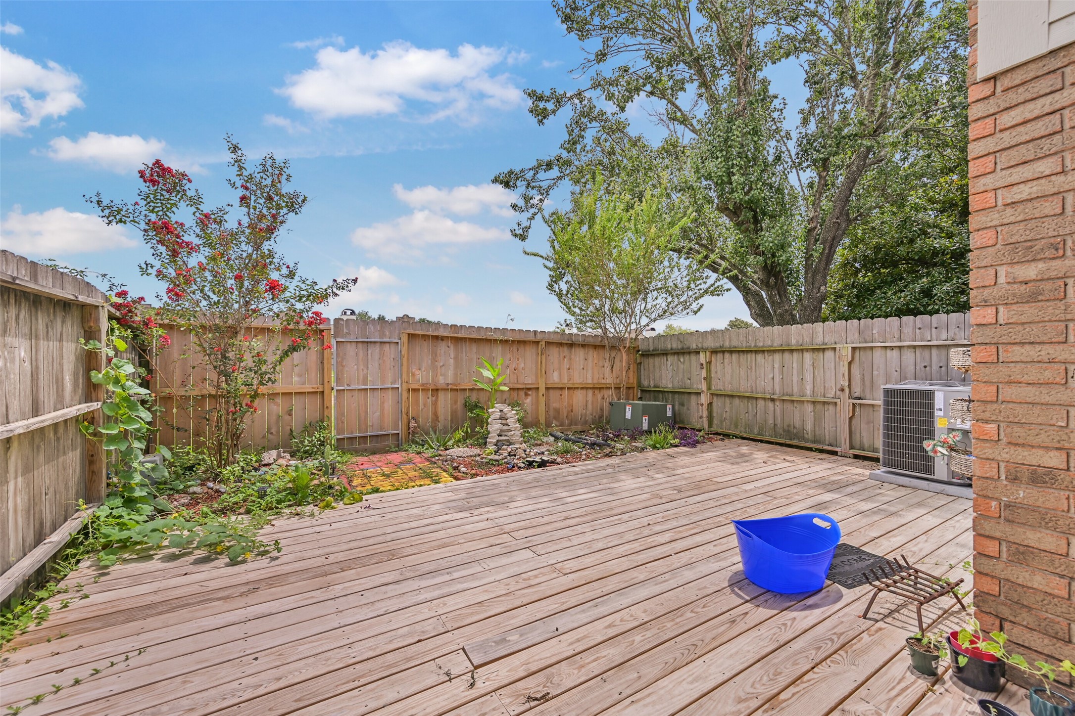2336 Fairwind Road Houston, TX 77062 - Photo 35 of 38 Gallery Image 35