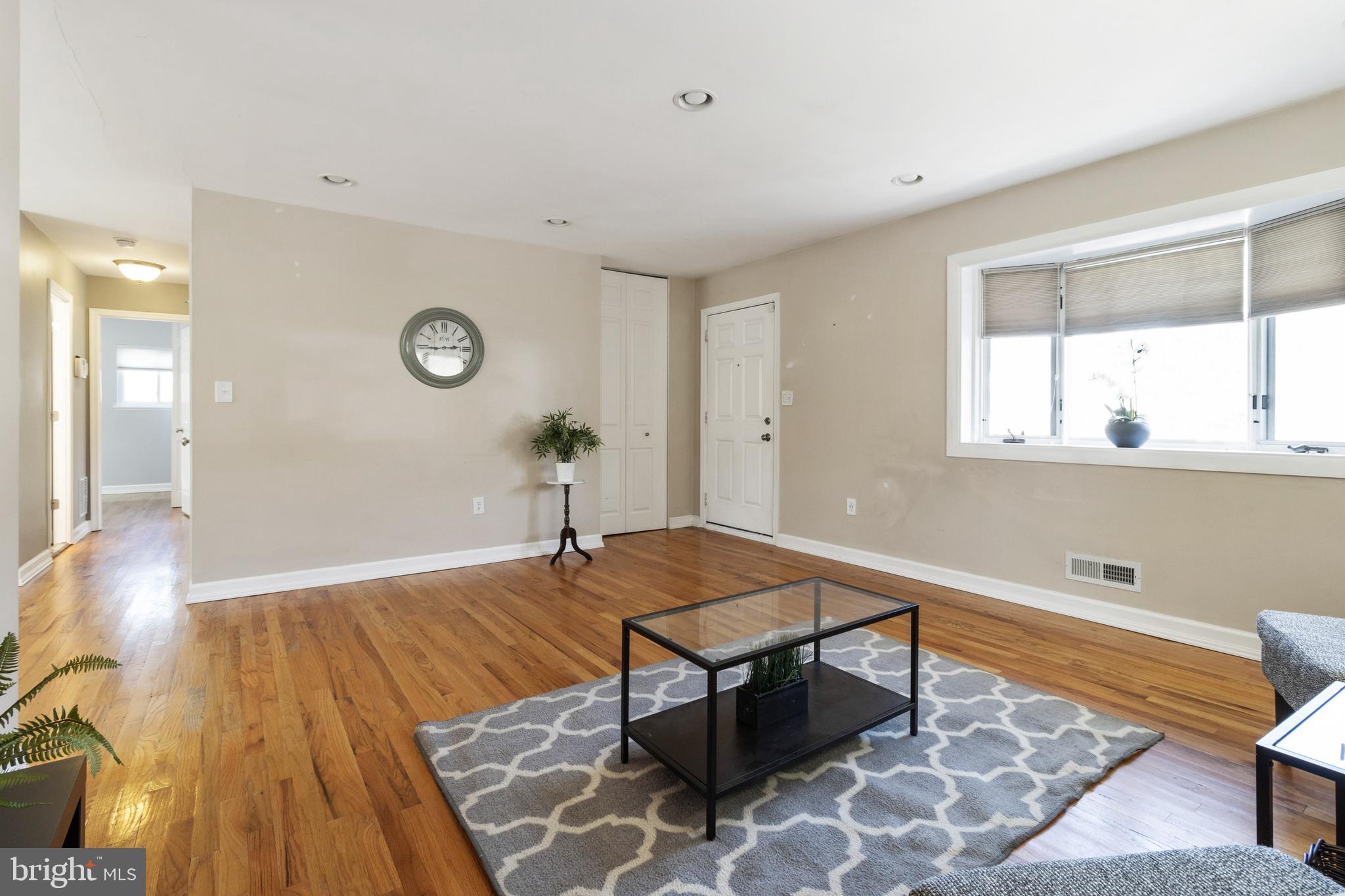1524 Adamsview Road Catonsville, MD 21228 - Photo 9 of 50 Tasteful color pallette