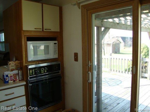 8555 Chinavare Road Newport, MI 48166 - Photo 10 of 22 DOORWALL