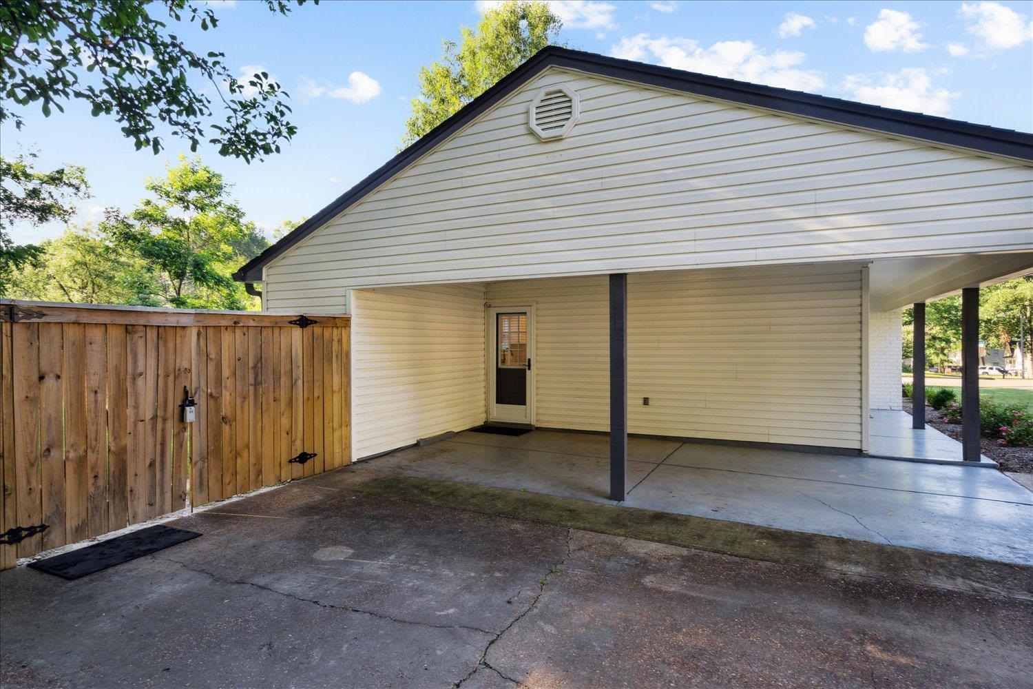 834 Greencliff Road Collierville, TN 38017 - Photo 13 of 20 a view of a house with wooden fence