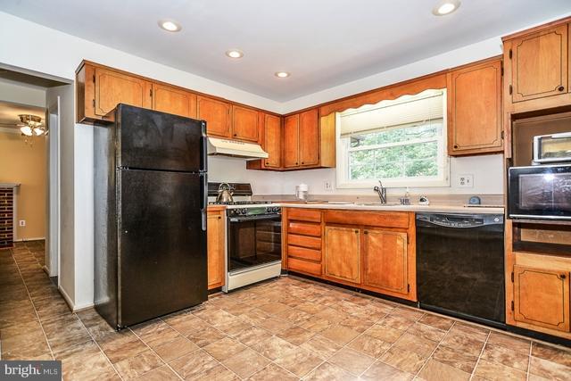 6306 Thomas Drive Springfield, VA 22150 - Photo 3 of 24 Kitchen