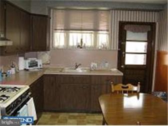 1939 West Ritner Street Philadelphia, PA 19145 - Photo 6 of 11 Kitchen