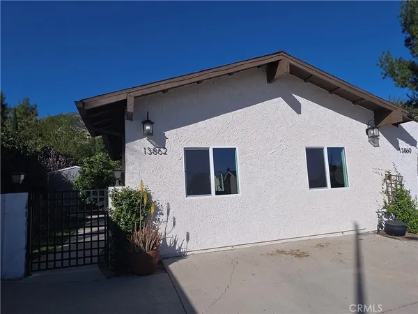 $1,825 | 13862 Gavina Avenue, Sylmar, CA 91342