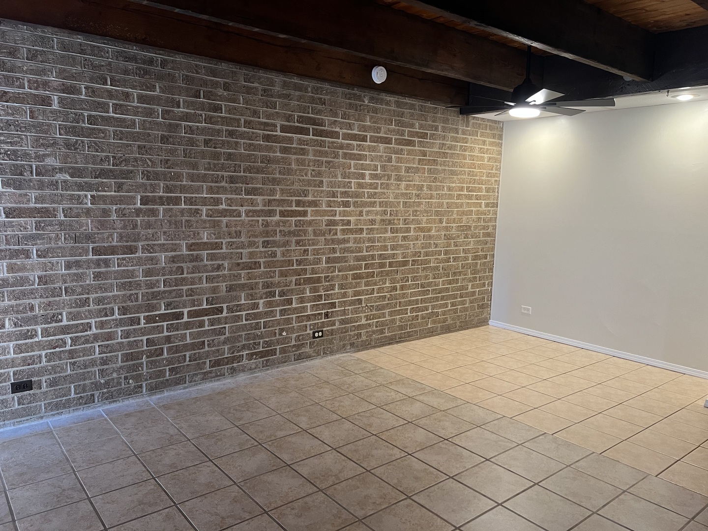702 Kenneth Circle Elgin, IL 60120 - Photo 5 of 15 Gallery Image 5