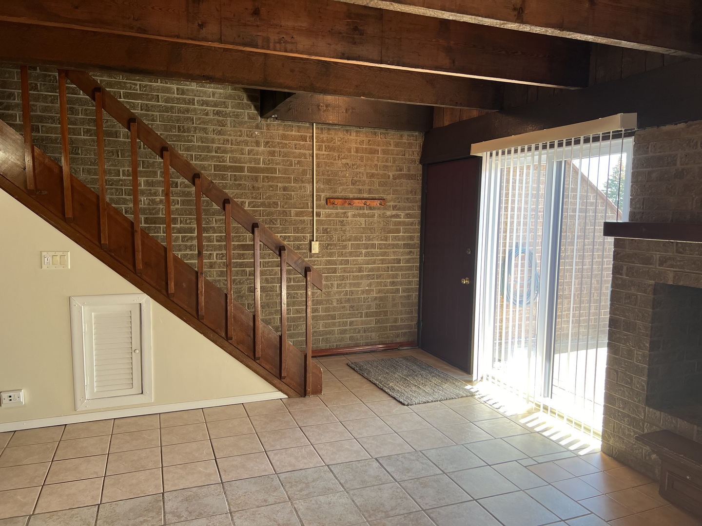 702 Kenneth Circle Elgin, IL 60120 - Photo 8 of 15 Gallery Image 8