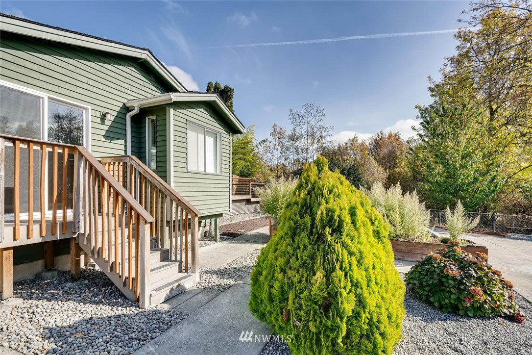 11216 County Line Road Edgewood, WA 98372 - Photo 22 of 25 a backyard of a house with a garden