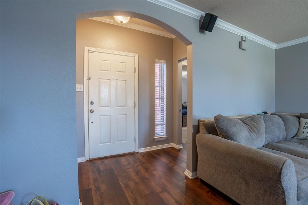 424 Northeast Murphy Road Burleson, TX 76028 - Photo 3 of 24