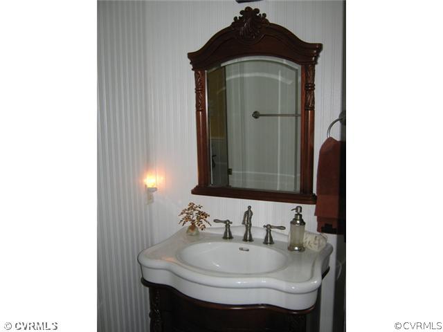 2506 Tanglebrook Road Midlothian, VA 23112 - Photo 8 of 11 a bathroom with a sink and a mirror