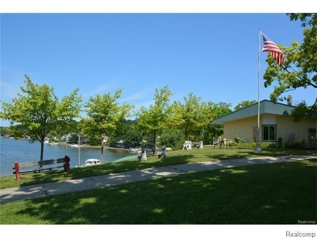 1094 Miller Road Lake Orion, MI 48362 - Photo 18 of 25 Bunny Run Country Club
