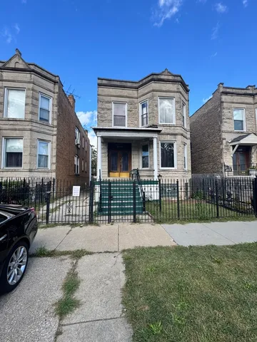 $299,900 | 5246 West Congress Parkway, Chicago, IL 60644