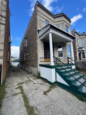 $299,900 | 5246 West Congress Parkway, Chicago, IL 60644