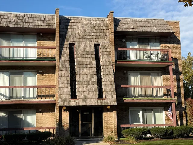 $149,900 | 11000 Keating Avenue, Unit 2D, Oak Lawn, IL 60453