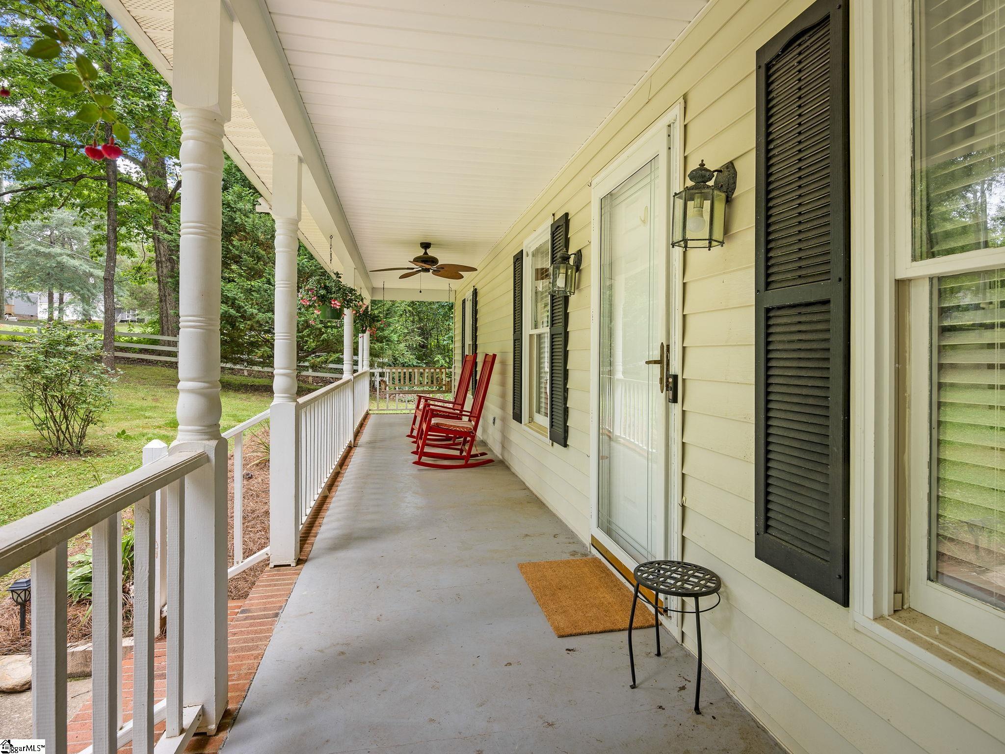 131 Cooper Drive Greer, SC 29651 - Photo 3 of 34