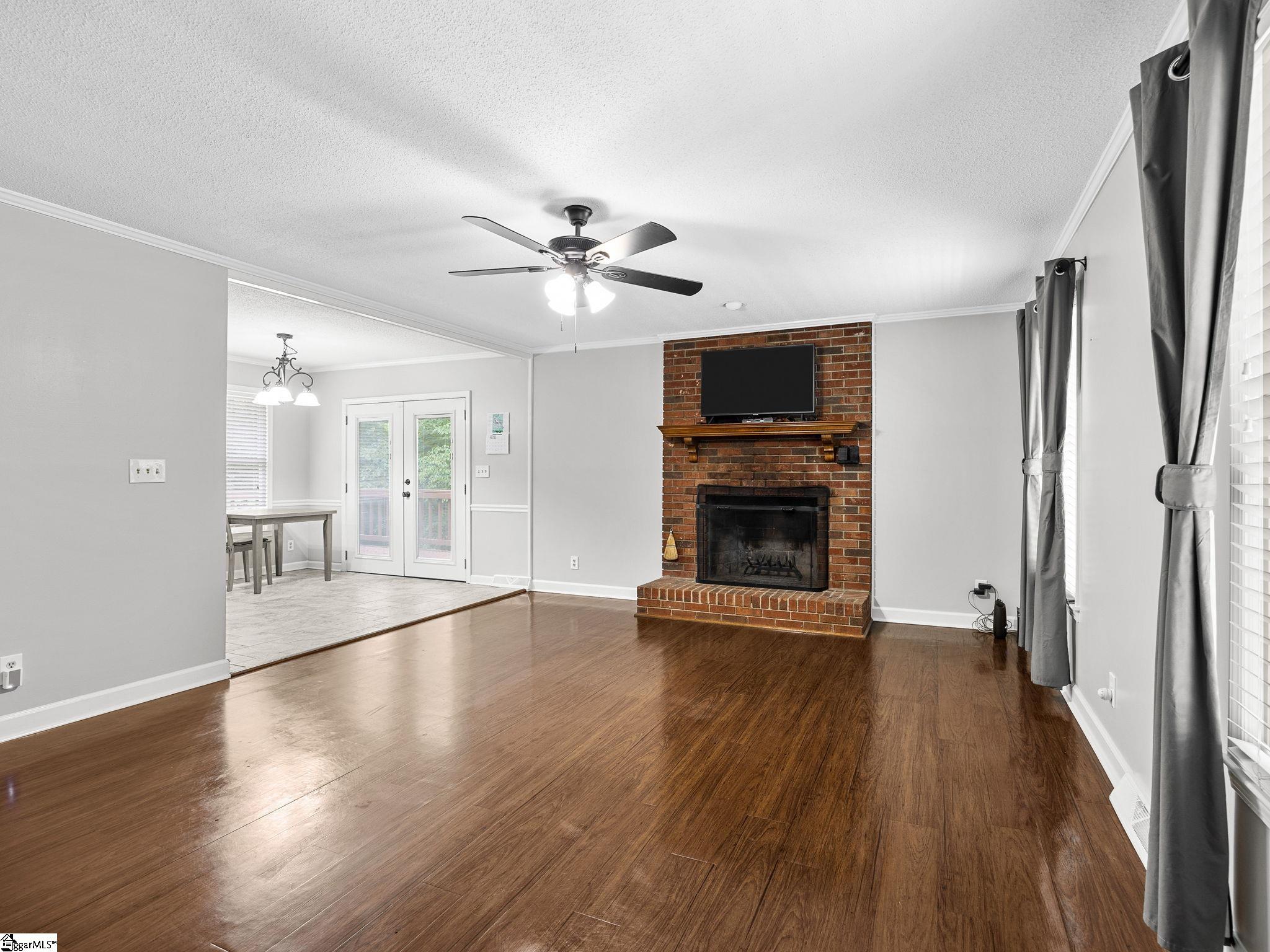 131 Cooper Drive Greer, SC 29651 - Photo 4 of 34