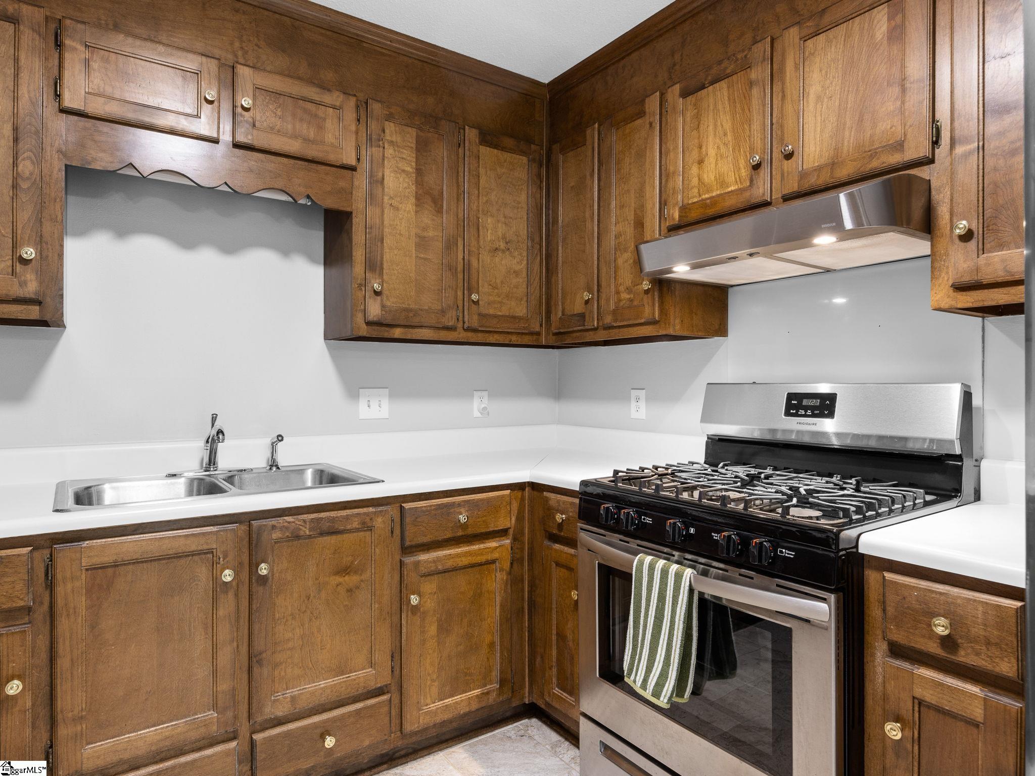 131 Cooper Drive Greer, SC 29651 - Photo 10 of 34