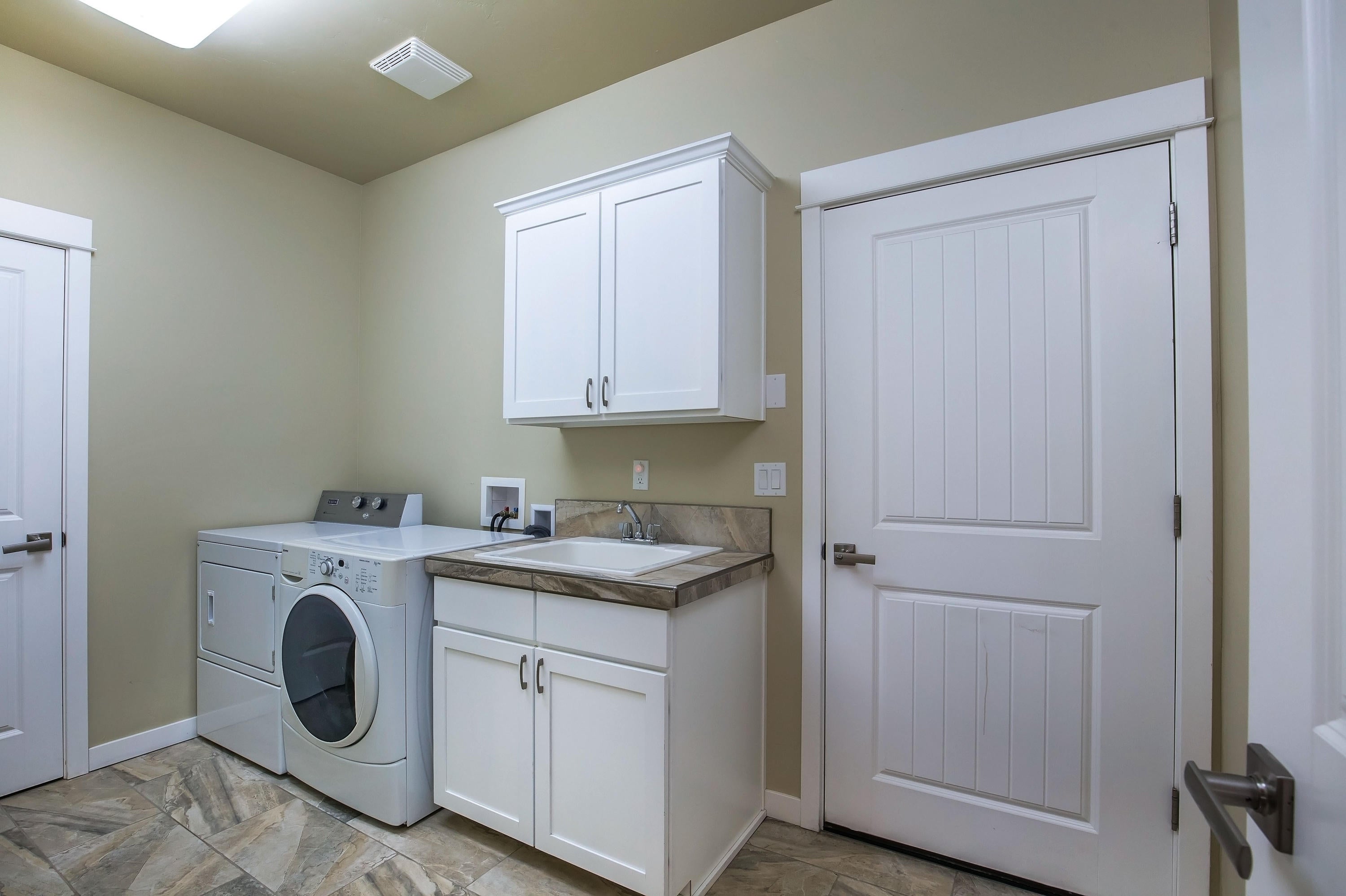 3443 Southwest 47th Street Redmond, OR 97756 - Photo 14 of 21 14