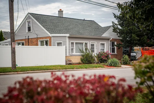 $2,200 | 4572 Rumsey Avenue, Oak Lawn, IL 60453