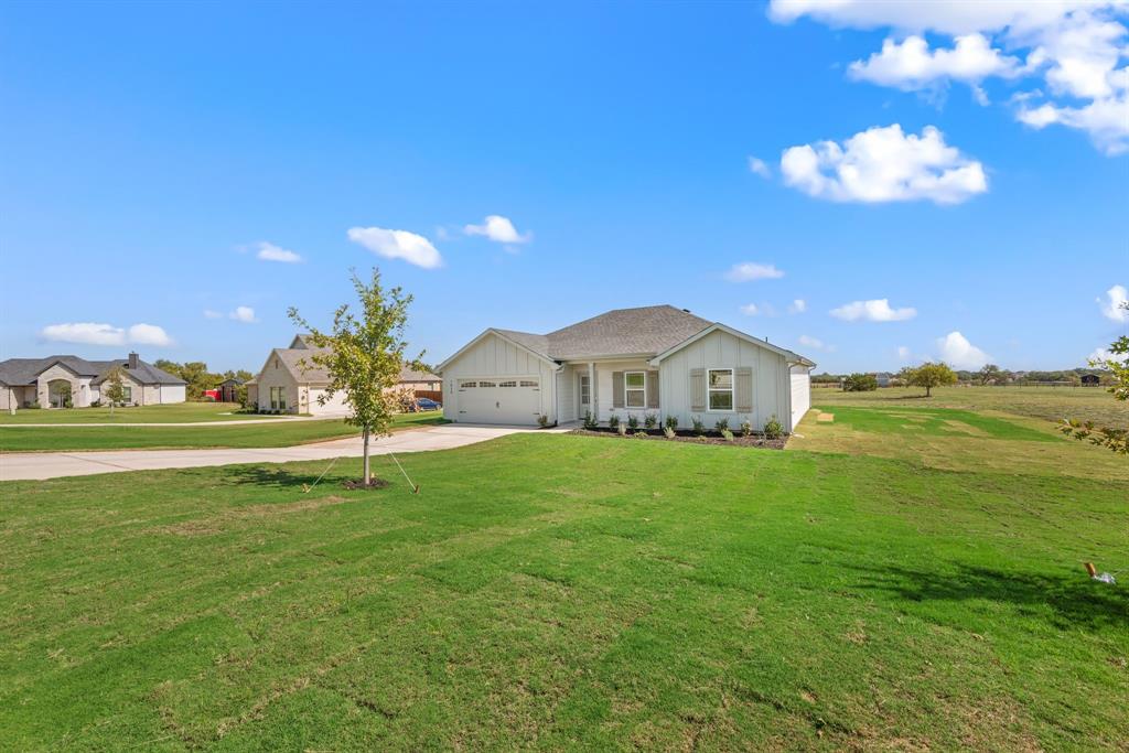 1020 Gatlin Circle Springtown, TX 76082 - Photo 2 of 30