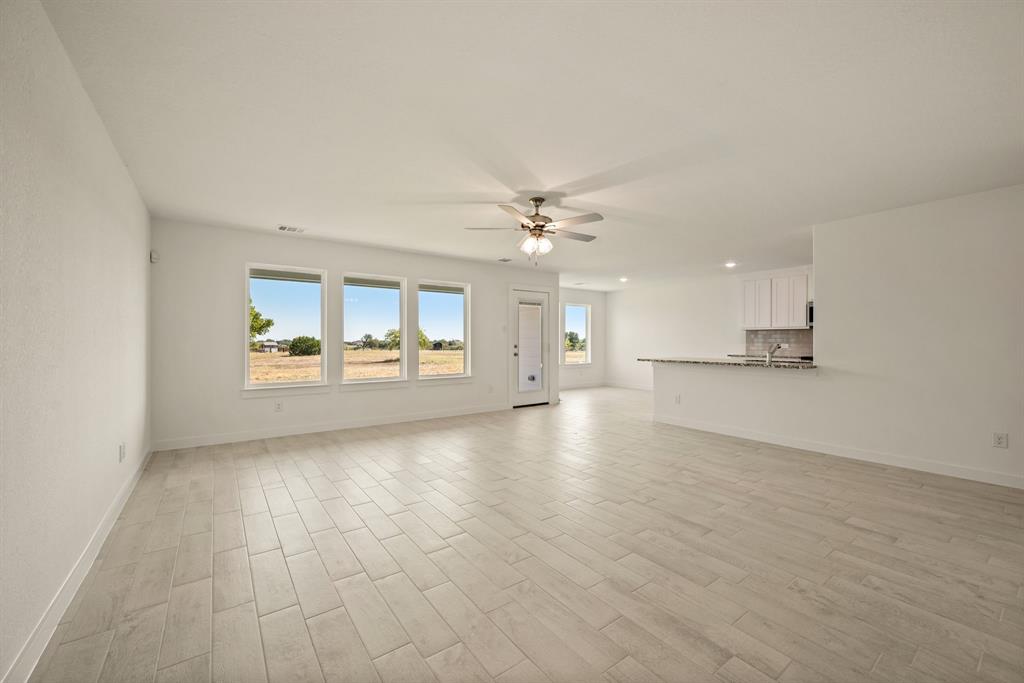 1020 Gatlin Circle Springtown, TX 76082 - Photo 7 of 30