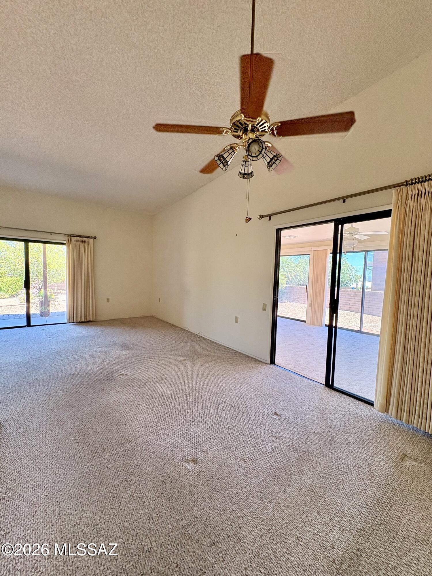 696 West Rio-Altar Green Valley, AZ 85614 - Photo 5 of 24 Living