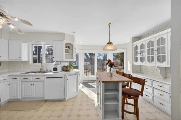 $385,000 | 218 Longview Avenue, Green Bay, WI 54301