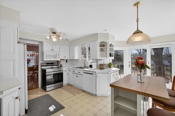 $385,000 | 218 Longview Avenue, Green Bay, WI 54301