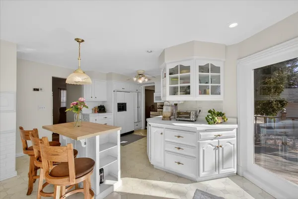 $385,000 | 218 Longview Avenue, Green Bay, WI 54301